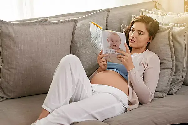 Pregnant woman reading