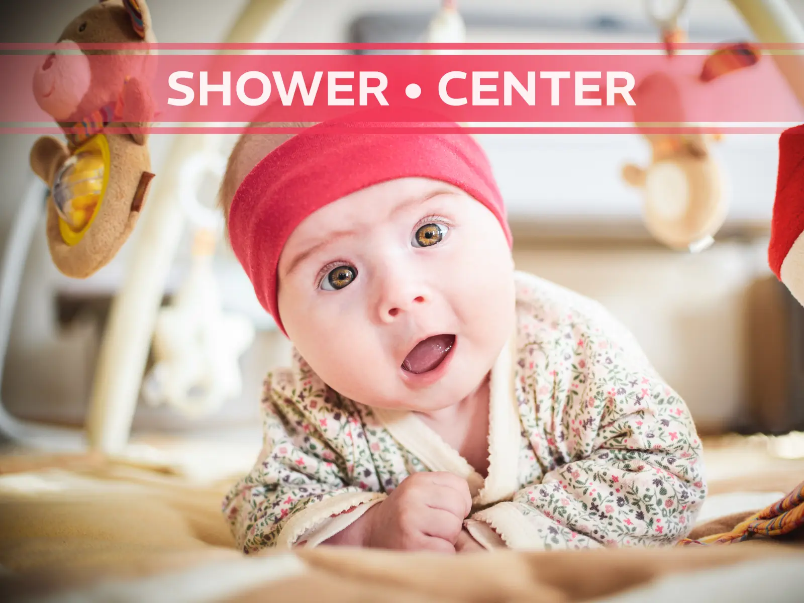 Bebé tierno sonriendo en página principal de Shower Center